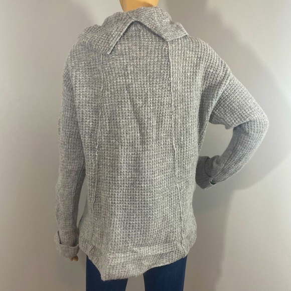 Free People 100% Wool Gray Cowl Neck Sweater Size Small - Picture 5 of 8